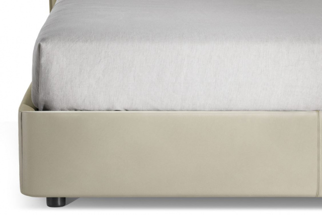 Итальянская кровать Aurora Tre Bed with storage от Poltrona Frau 