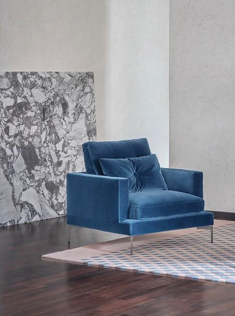 Итальянское кресло Saba Essentiel armchair