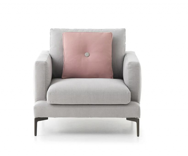 Итальянское кресло Saba Essentiel armchair